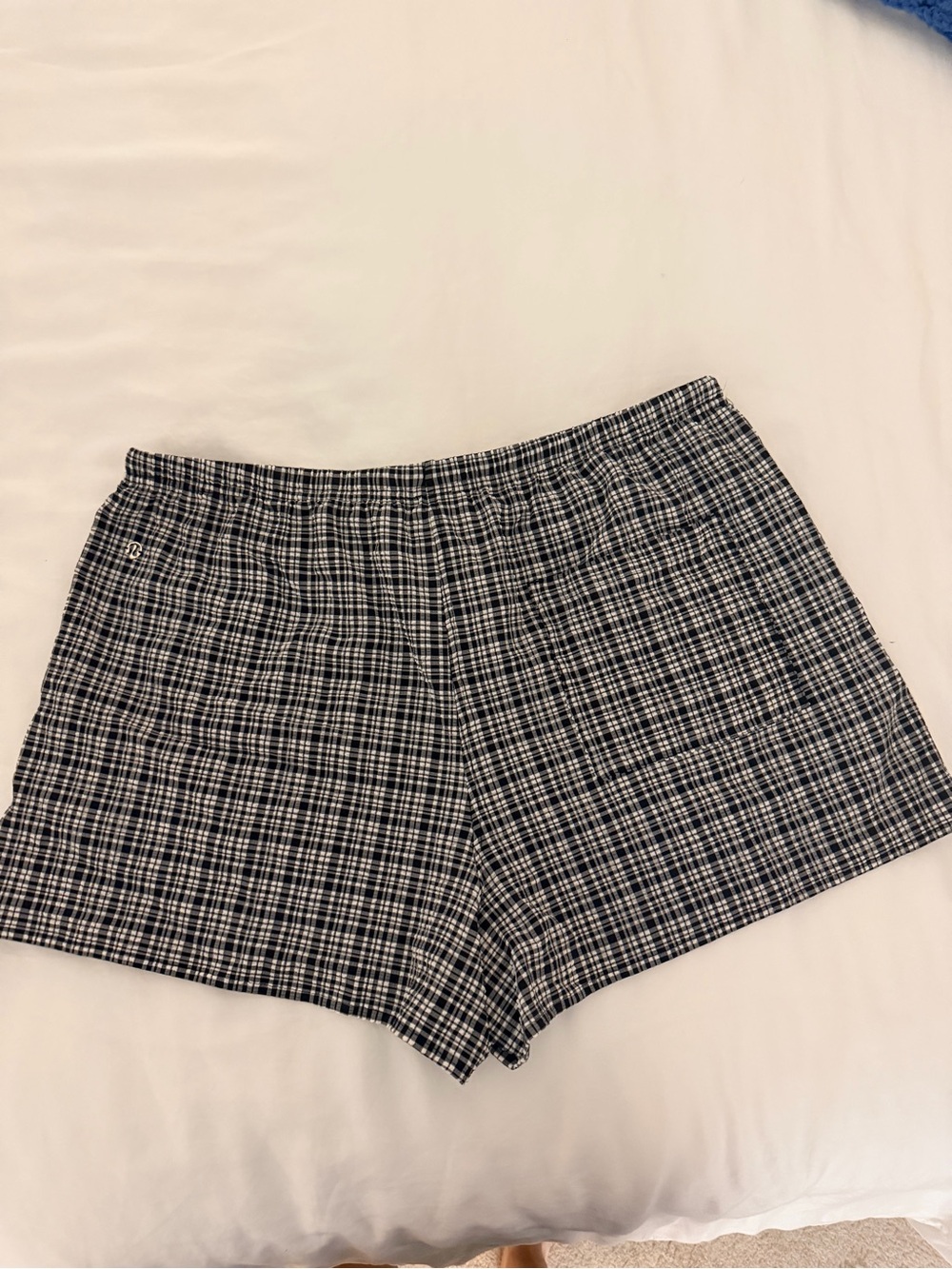 Lululemon Seersucker Check Mid-Rise Pull On 3” shorts women’s XL - Picture 10 of 12